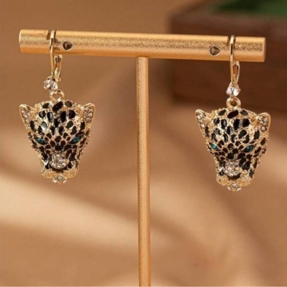 ✨NEW Gold and Black Leopard Earrings with Intricate Detailing